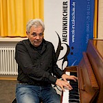 Klavierdozent Andreas Puhl am Klavier von Jonny Kowa (2014)