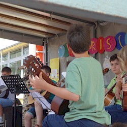 Auftritt des Kids-Ensemble von P. Knerner beim Schulfest der Grundschule Steinwald - Juni 23